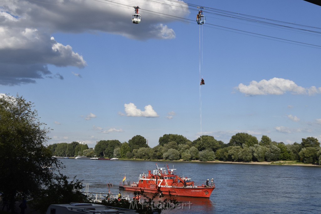 Koelner Seilbahn Gondel blieb haengen Koeln Linksrheinisch P471.JPG - Miklos Laubert